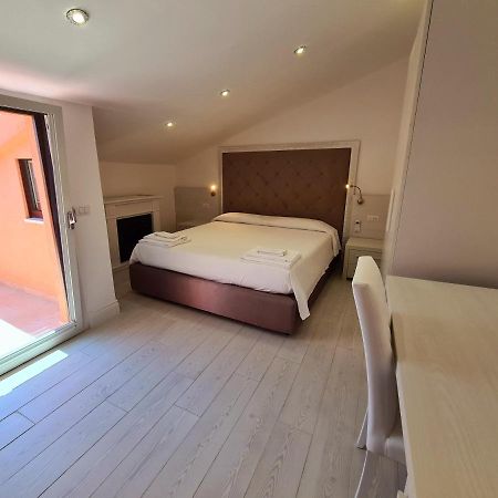 Isola Nel Parco Villas & Rooms Ла-Маддалена Экстерьер фото